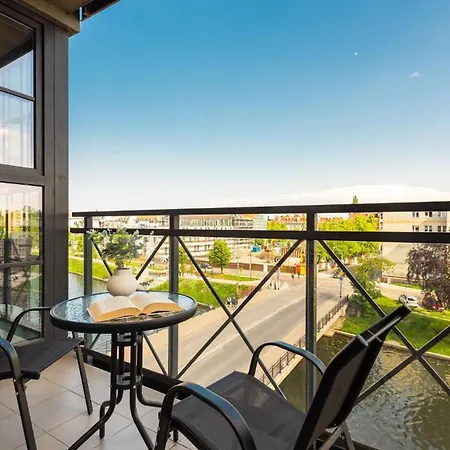 Flatbook - Riverside Loft With Parking Daire