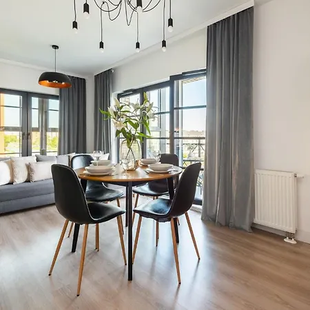 Flatbook - Riverside Loft With Parking