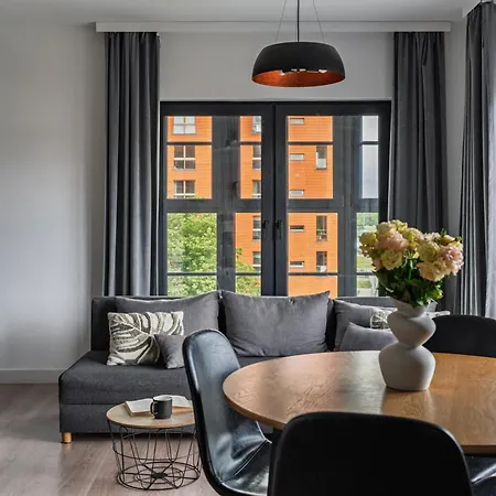 아파트 Flatbook - Riverside Loft With Parking *