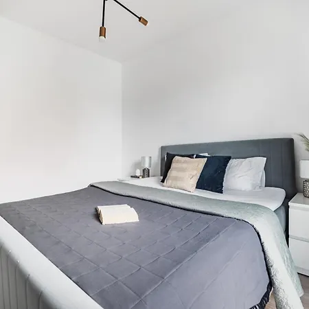 Flatbook - Riverside Loft With Parking Apartmán *