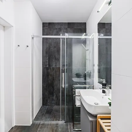 Flatbook - Riverside Loft With Parking * Gdaňsk