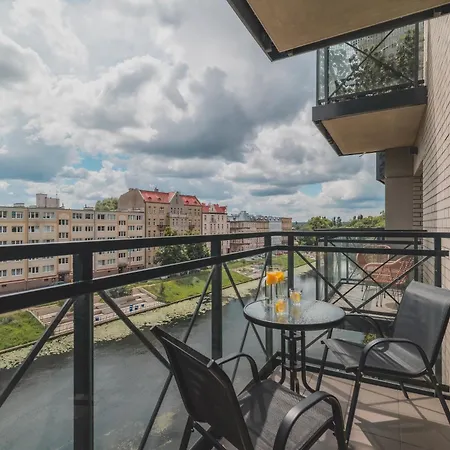Flatbook - Riverside Loft With Parking Apartmán