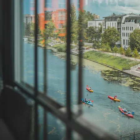 Apartmán Flatbook - Riverside Loft With Parking