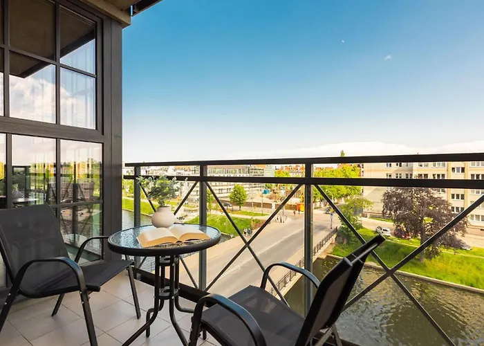 Flatbook - Riverside Loft With Parking Daire