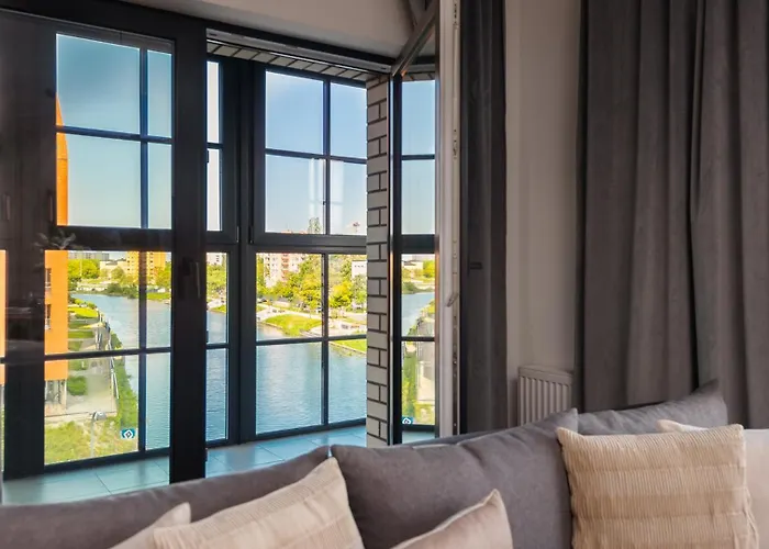 Flatbook - Riverside Loft With Parking Daire