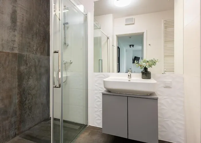 Daire Flatbook - Riverside Loft With Parking Gdansk